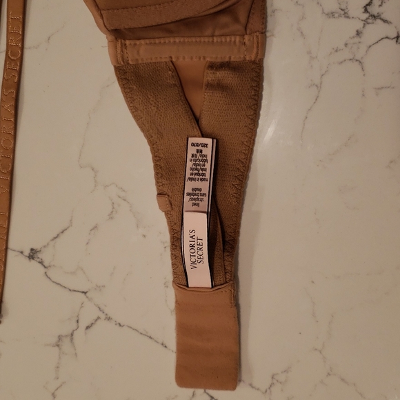 Victoria's Secret Body by Victoria Strapless Bra - Picture 2 of 4
